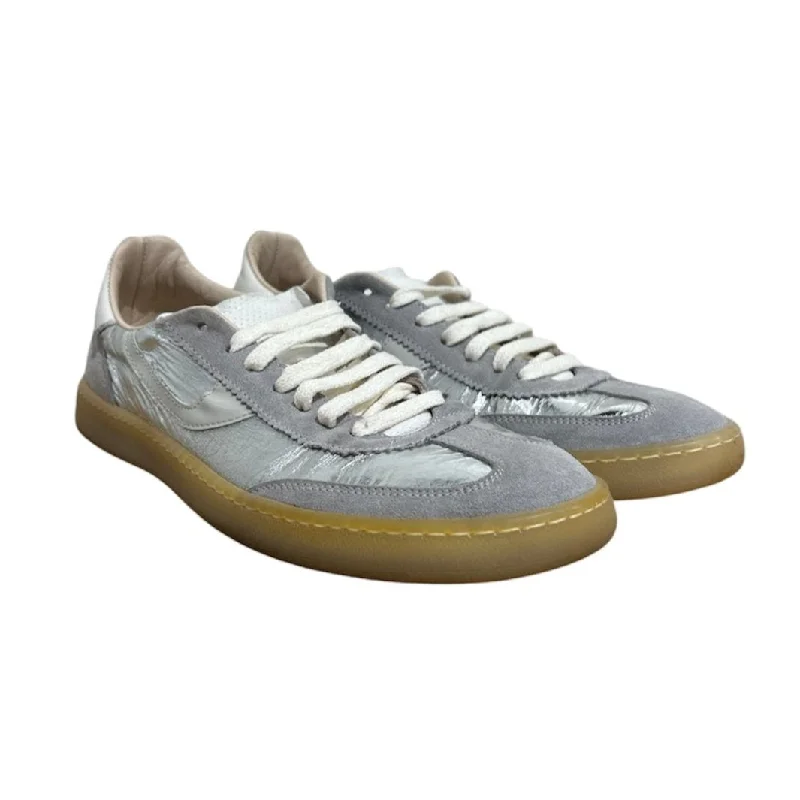 Sleek Travel Sneakers MOMA/Low-Sneakers/EU 40/SLV/gat looking